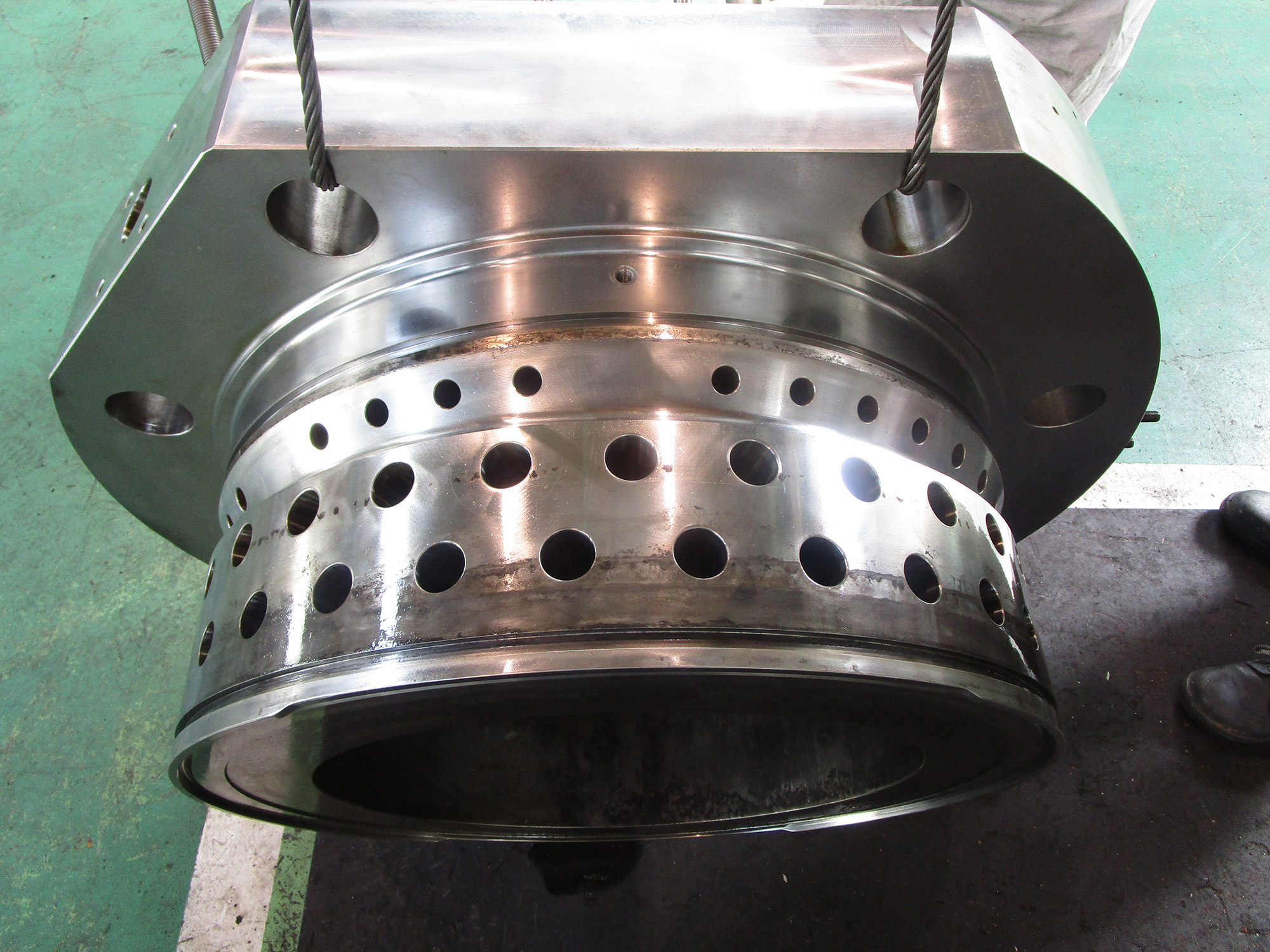 Cylinder cover (Rebuilding of crack on O-ring groove for cooling jacket, crack on fuel valve insert hole, etc) 